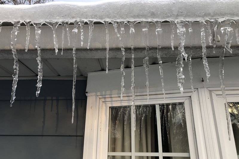 Водосток на загородном доме