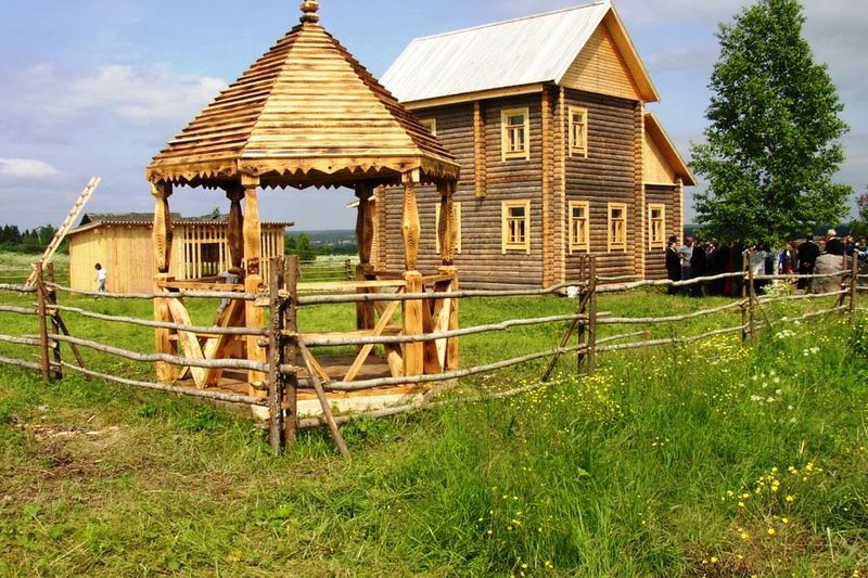 Деревянная беседка с каркасом из бруса