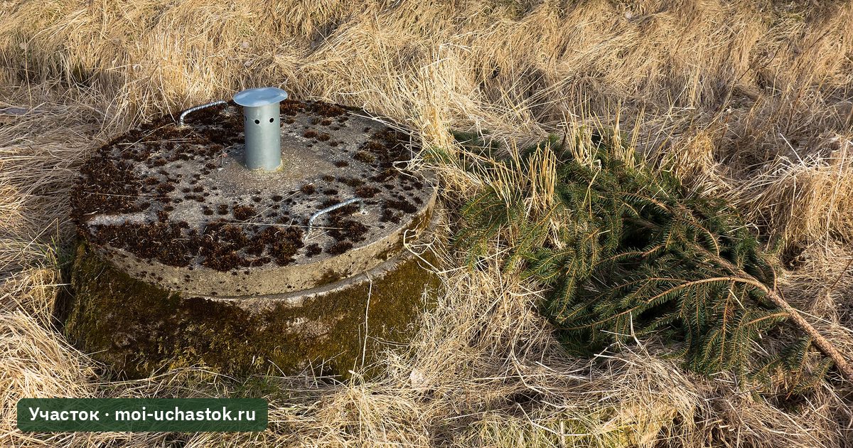 Крышка септика на загородном участке