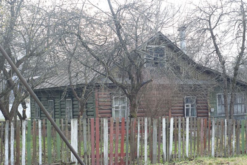 Дачный посёлок поздней осенью