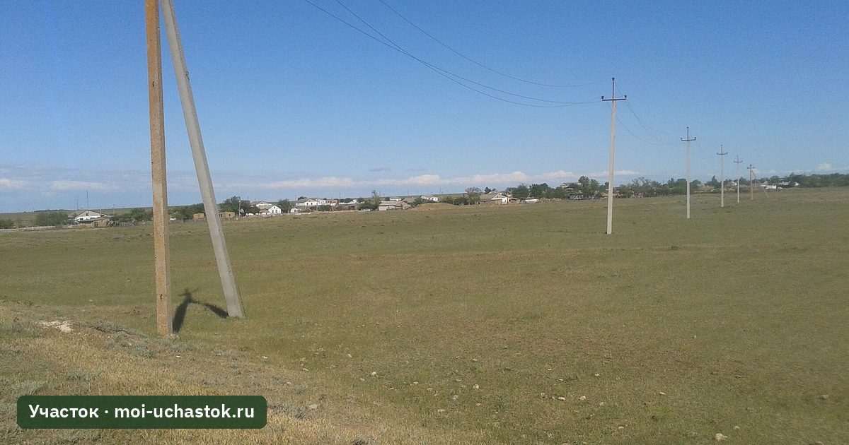 Деревянная опора линии электропередачи