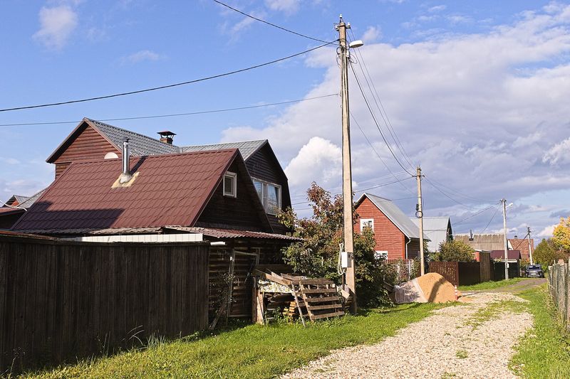 Улица дачного посёлка в Подмосковье