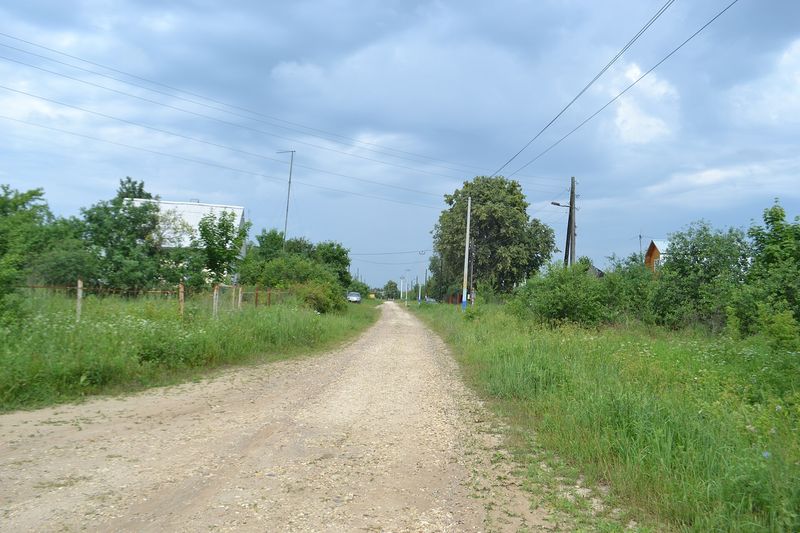 Грунтовая улица в подмосковной деревне