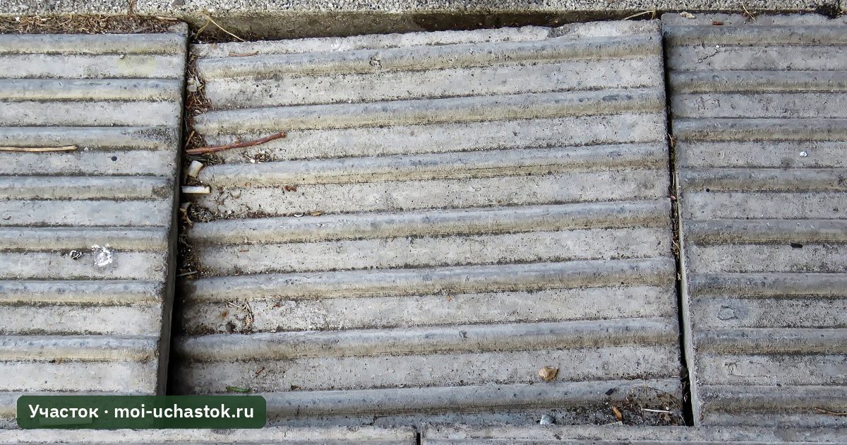 Просевшая и разошедшаяся тротуарная плитка