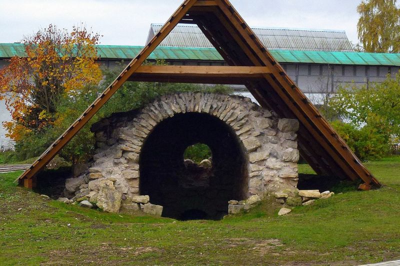 Вход в погреб-ледник