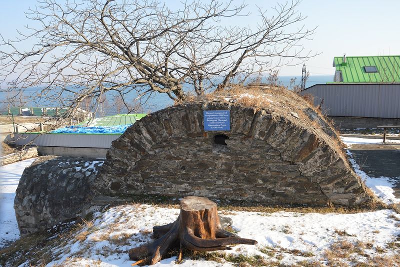 Погреб, засыпанный снегом