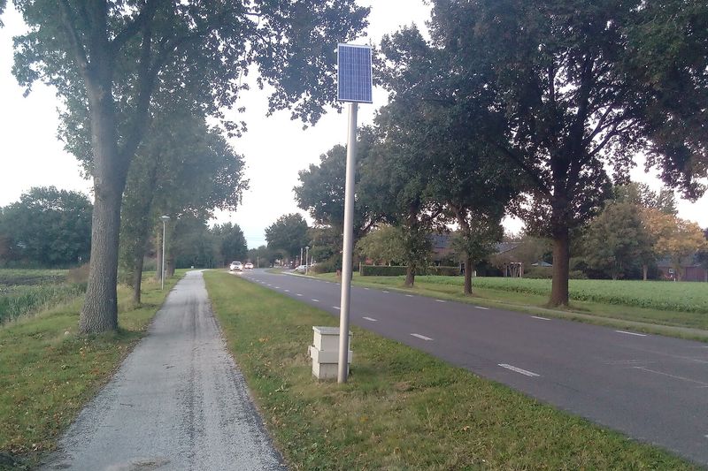Дорожка с фонарями
