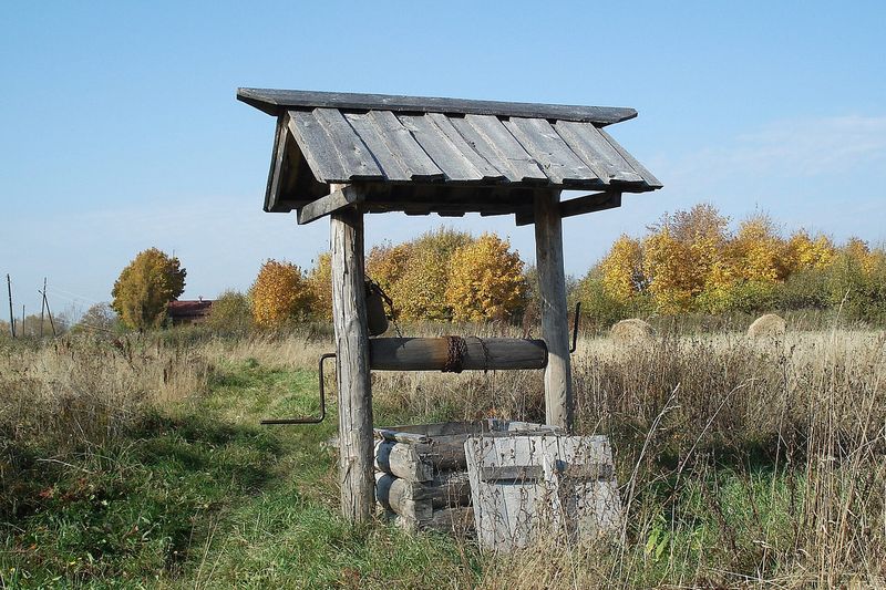 Колодец с навесом