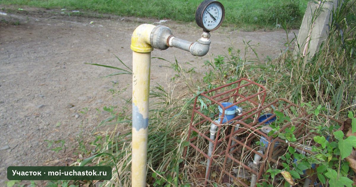 Оголовок скважины с манометром