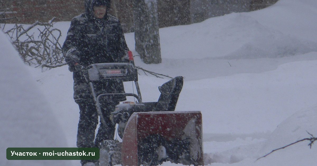 Уборка снега бензиновым снегоуборщиком