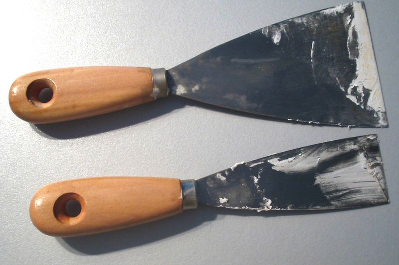 Шпатель для снятия старой краски