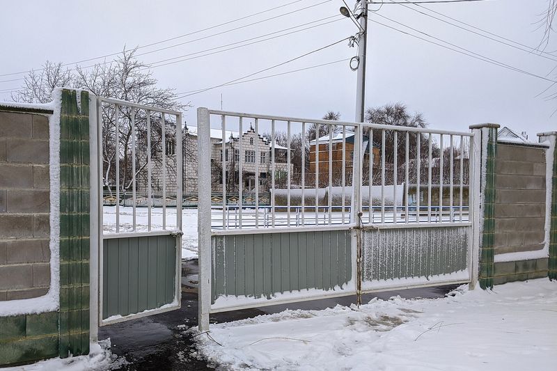 Калитка и ворота зимой